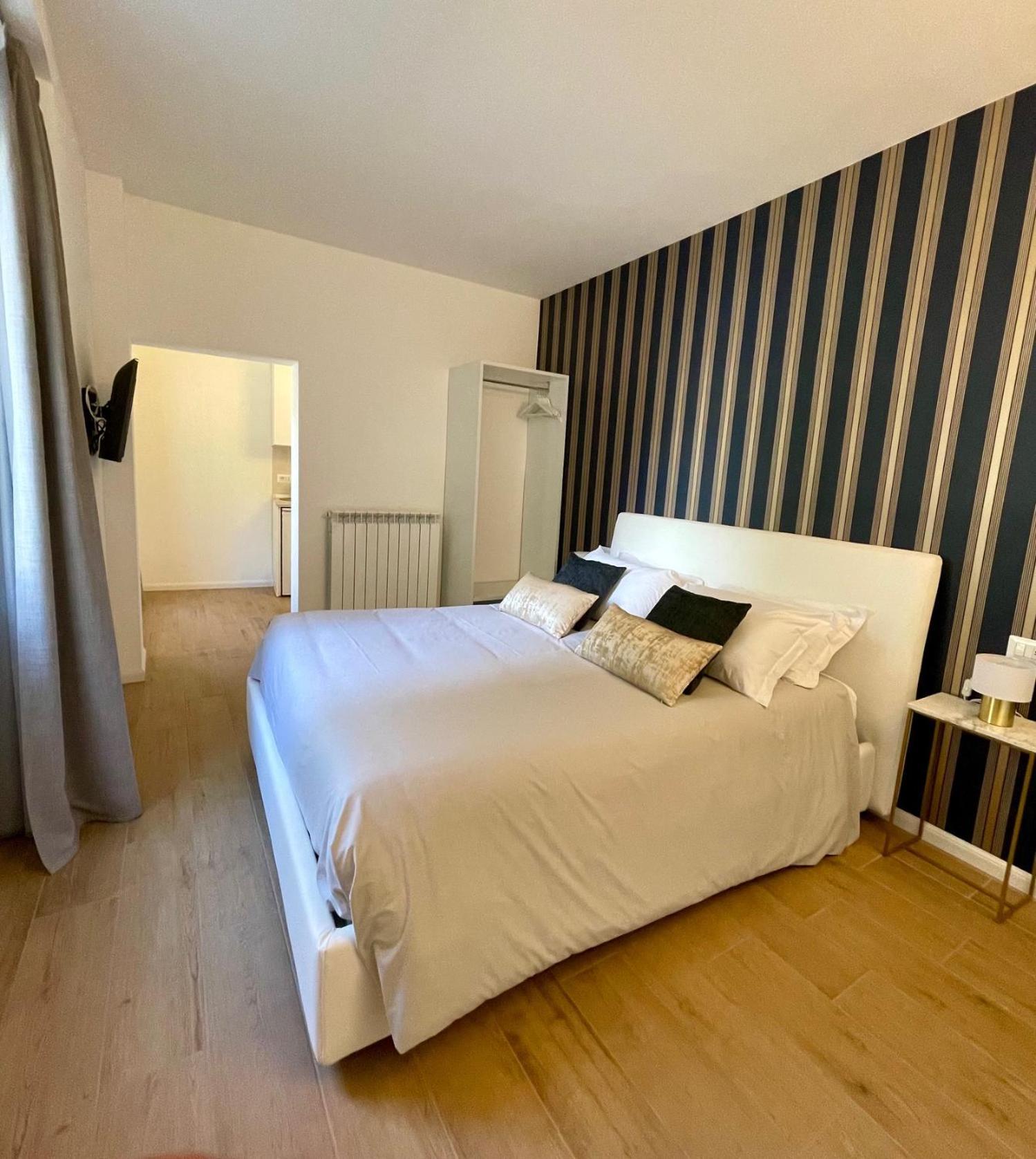 Hotel Baia Di Pare 발마드레라 외부 사진